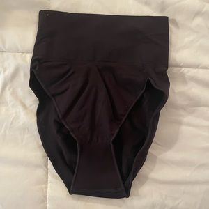 SKIMS - new never worn core control solutionwear brief